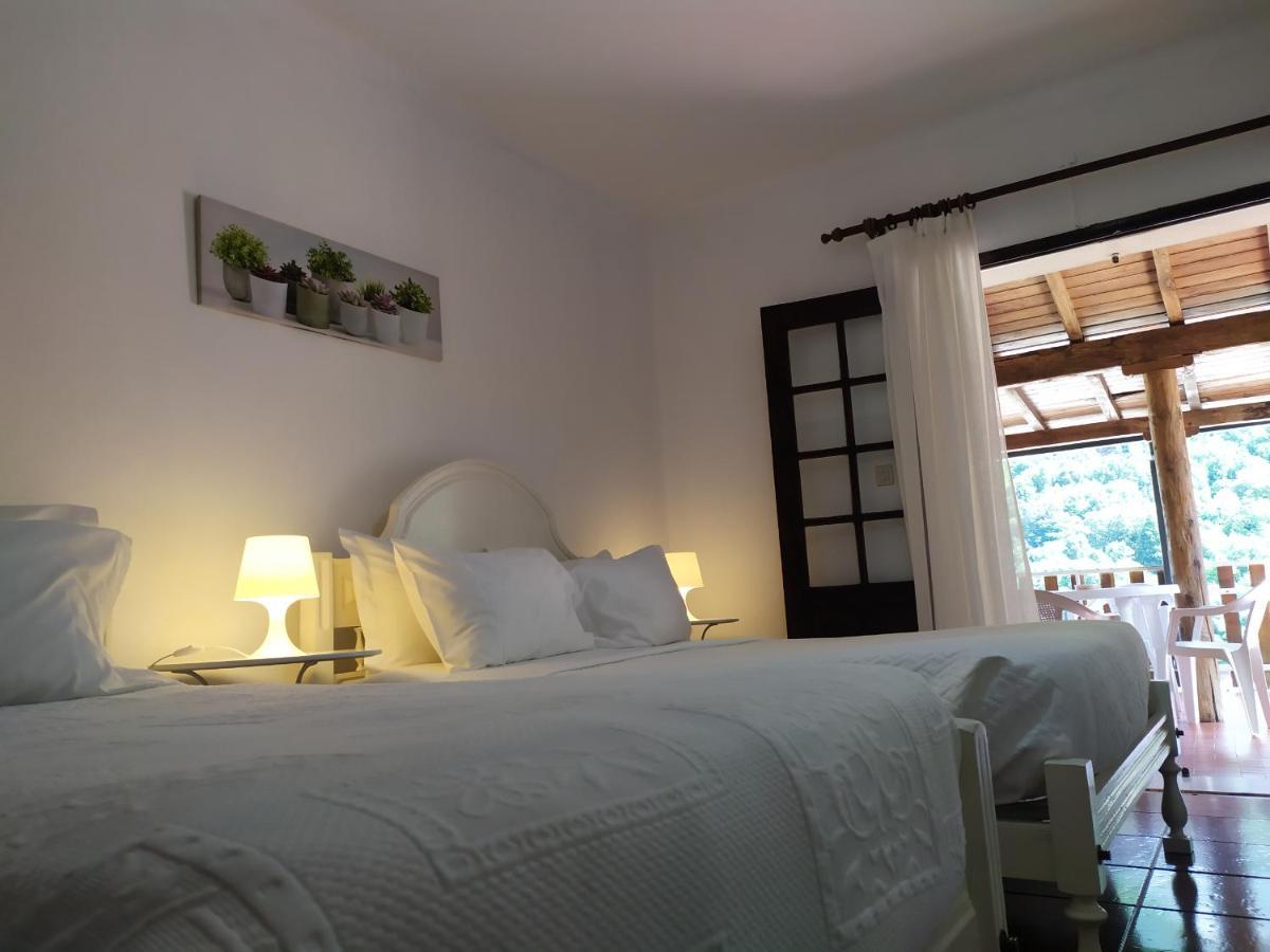 Sao Miguel Do Geres Hotel Phòng bức ảnh