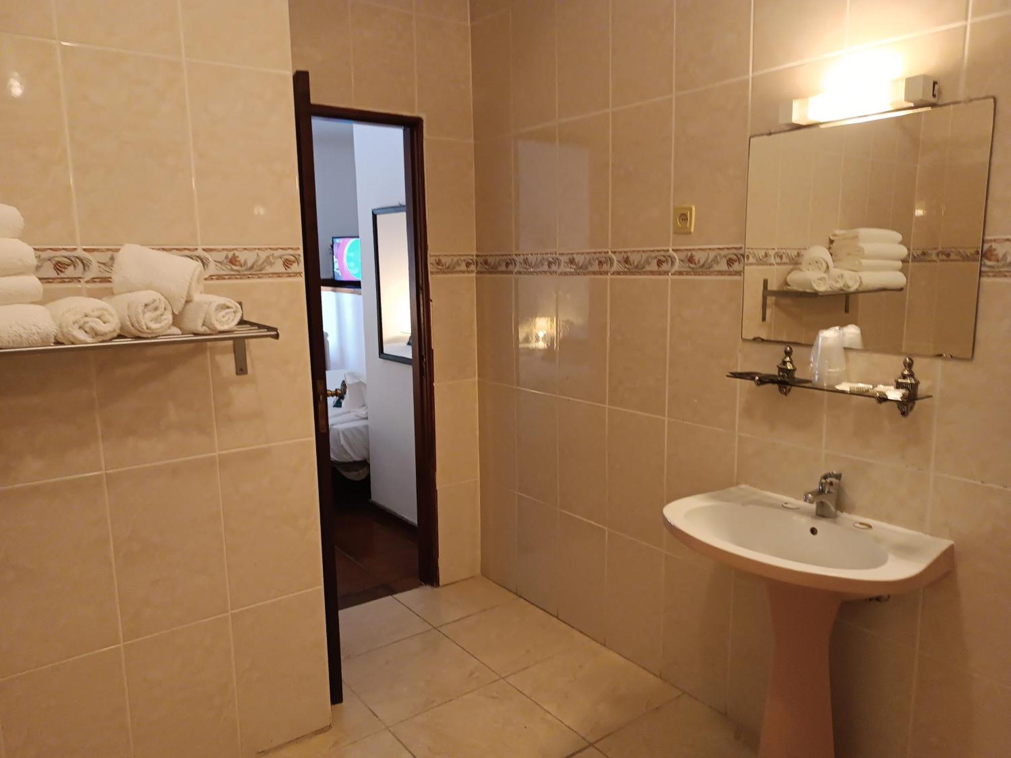 Sao Miguel Do Geres Hotel Phòng bức ảnh